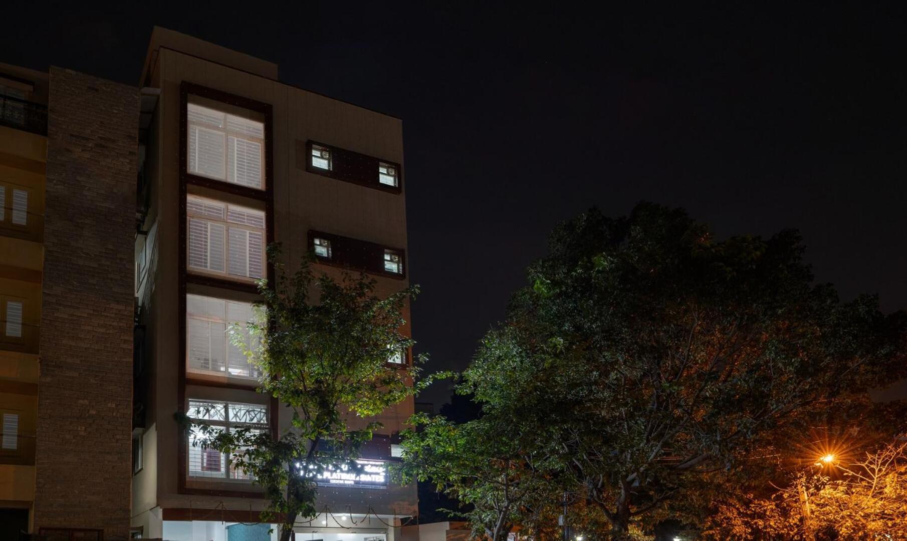 Hotel Royal Platinum Bangalore Buitenkant foto