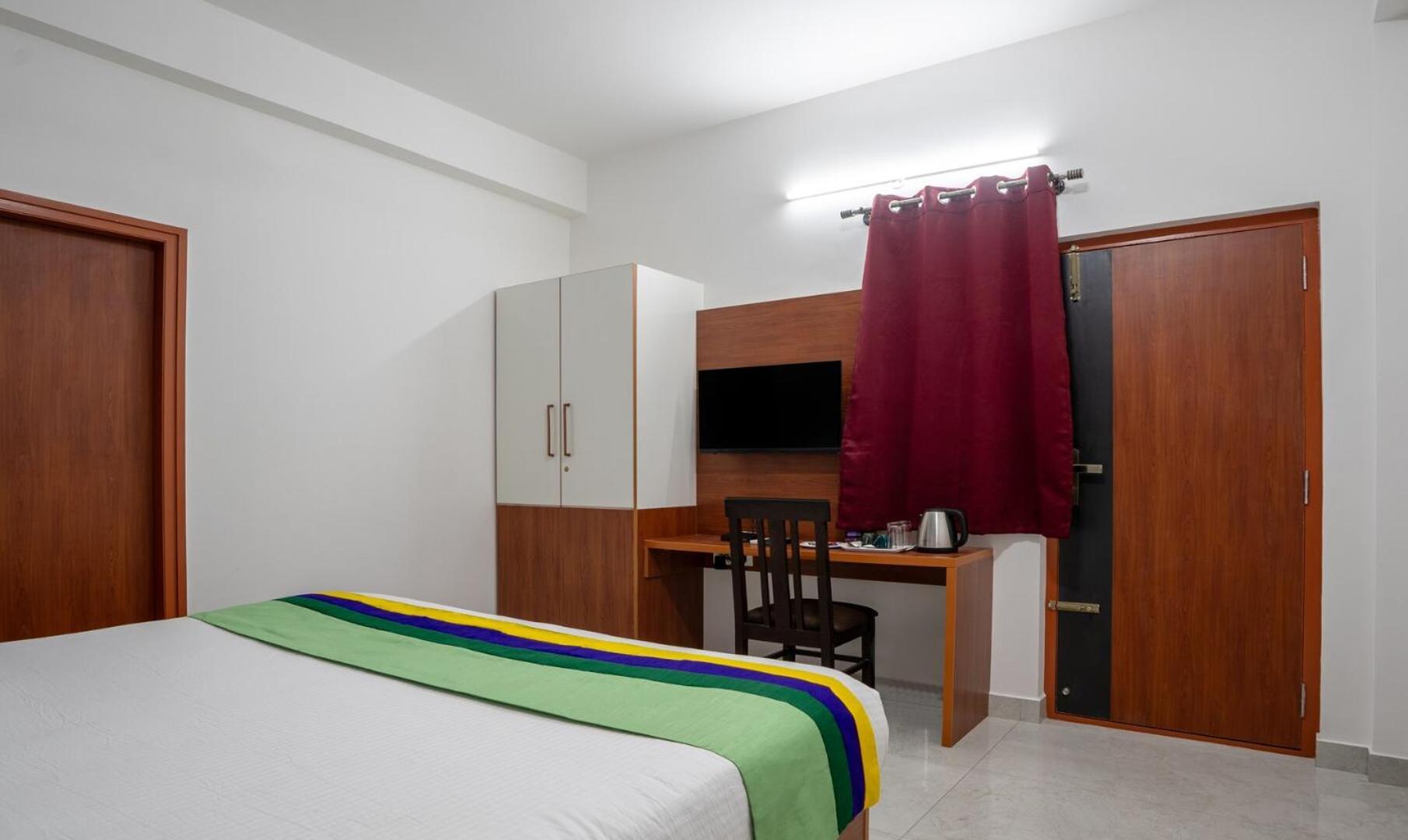 Hotel Royal Platinum Bangalore Buitenkant foto