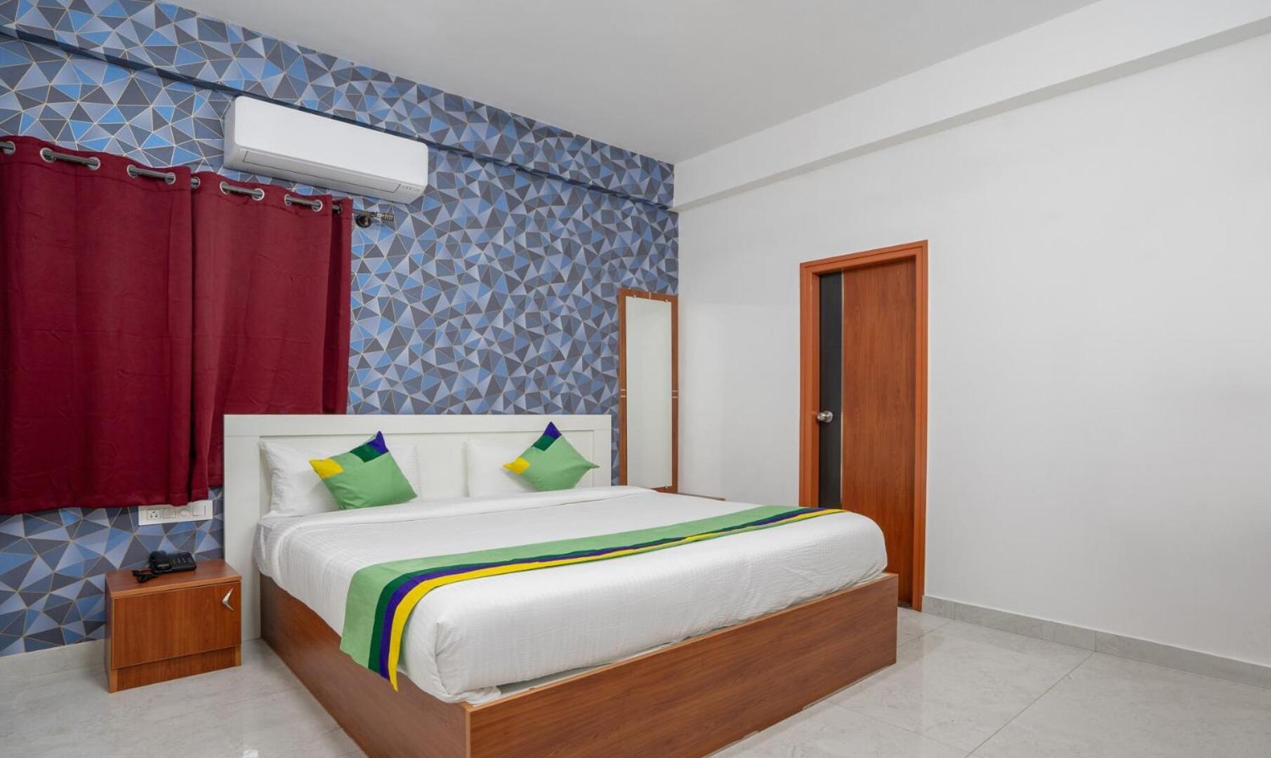 Hotel Royal Platinum Bangalore Buitenkant foto