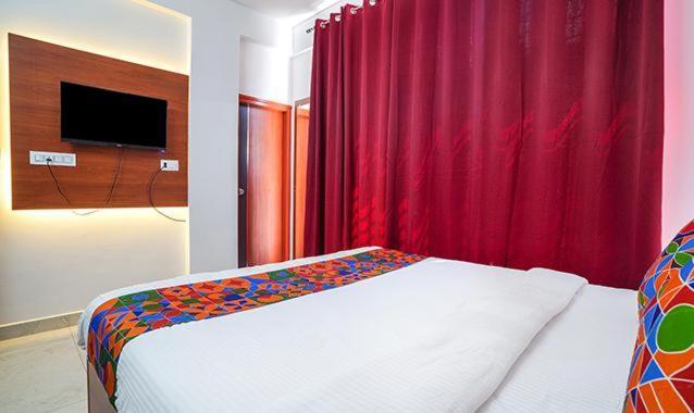 Hotel Royal Platinum Bangalore Buitenkant foto