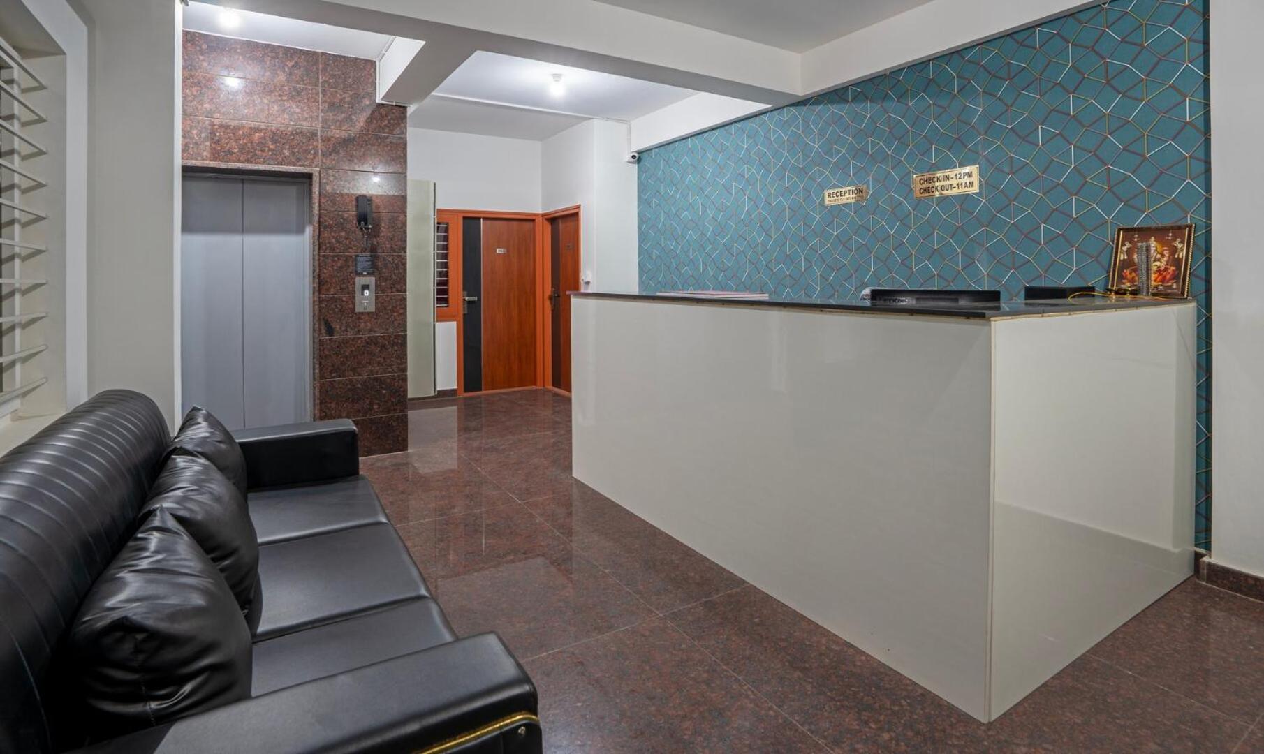Hotel Royal Platinum Bangalore Buitenkant foto