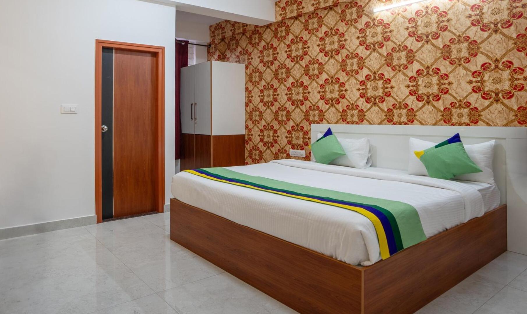 Hotel Royal Platinum Bangalore Buitenkant foto