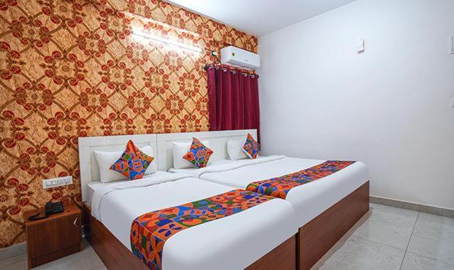 Hotel Royal Platinum Bangalore Buitenkant foto